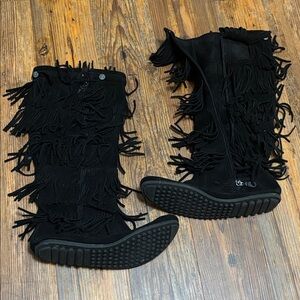 Minnetonka fringe suede boots Size 9